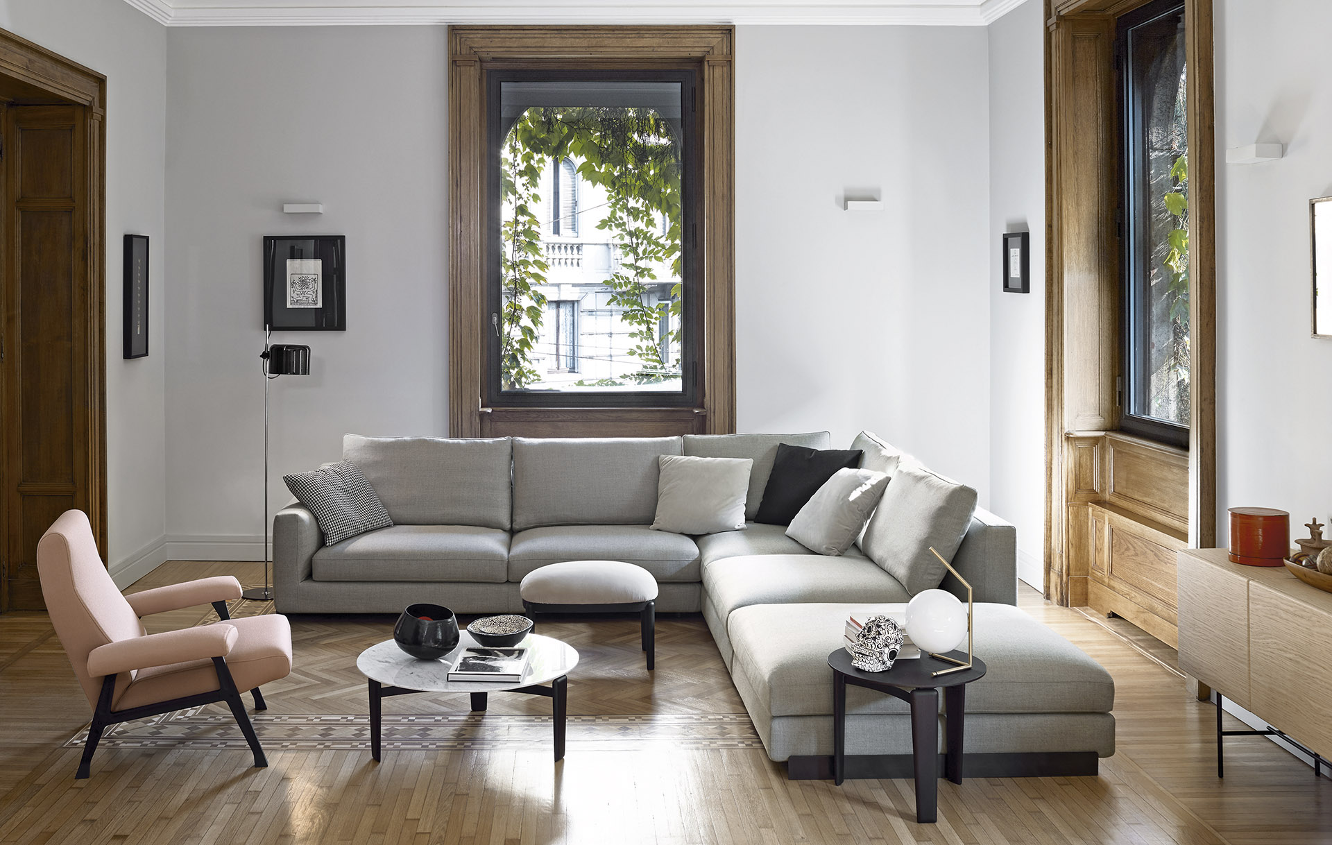 spazioarredoitalia.livealian-design-story-livingroom-house-design-living-hospitality-project- luxury -madeinitaly-classic-rendez-vous-hall-tablet-rubycon-doge