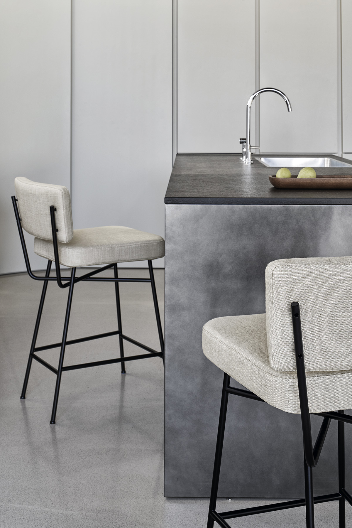 spazioarredoitalia.livealian-design-story-livingroom-house-design-living-hospitality-project- luxury -madeinitaly-contemporary-orfeo-stool