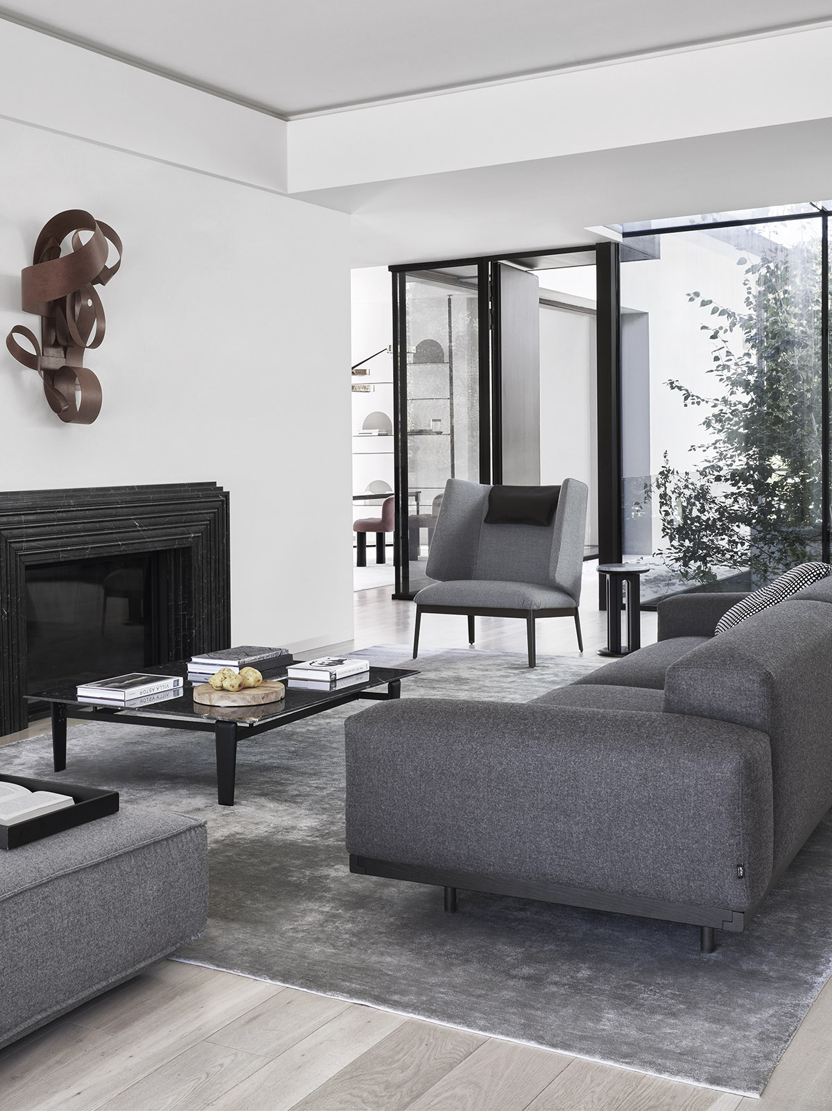 spazioarredoitalia.livealian-design-story-livingroom-house-design-living-hospitality-project-luxury-madeinitaly-modern-naviglio-tablet-hug-arcolor